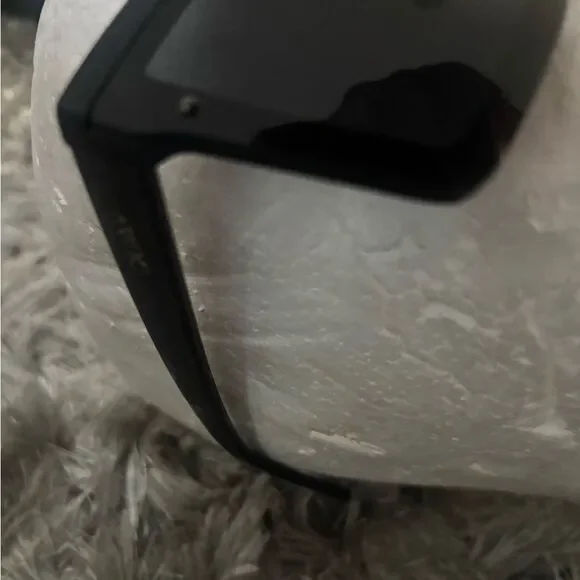 Quay hindsight shield glasses holograph sunglasses eyewear accessory oversize